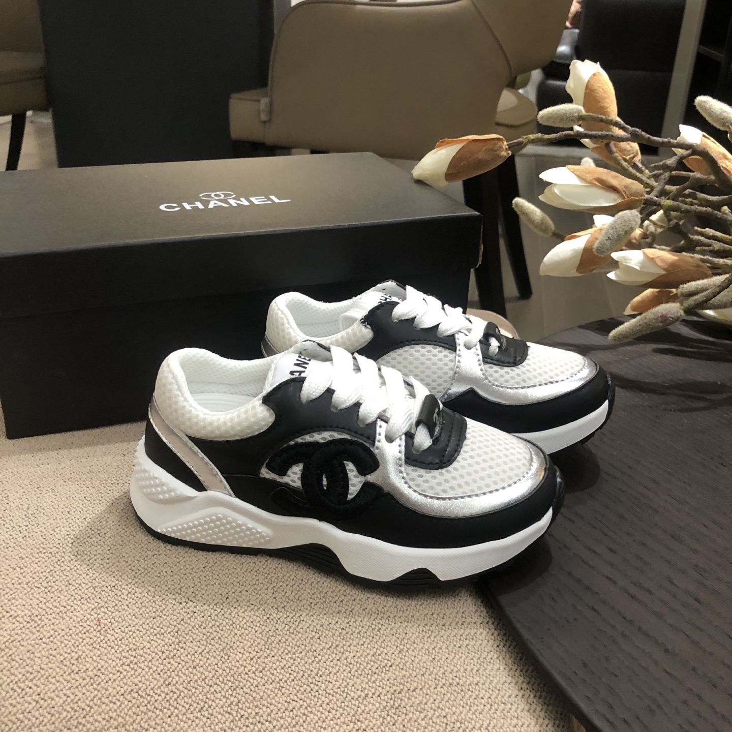 Children's shoes child